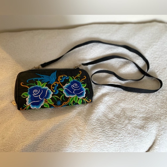 Hand Embroidered Mexican purse - Picture 2 of 3